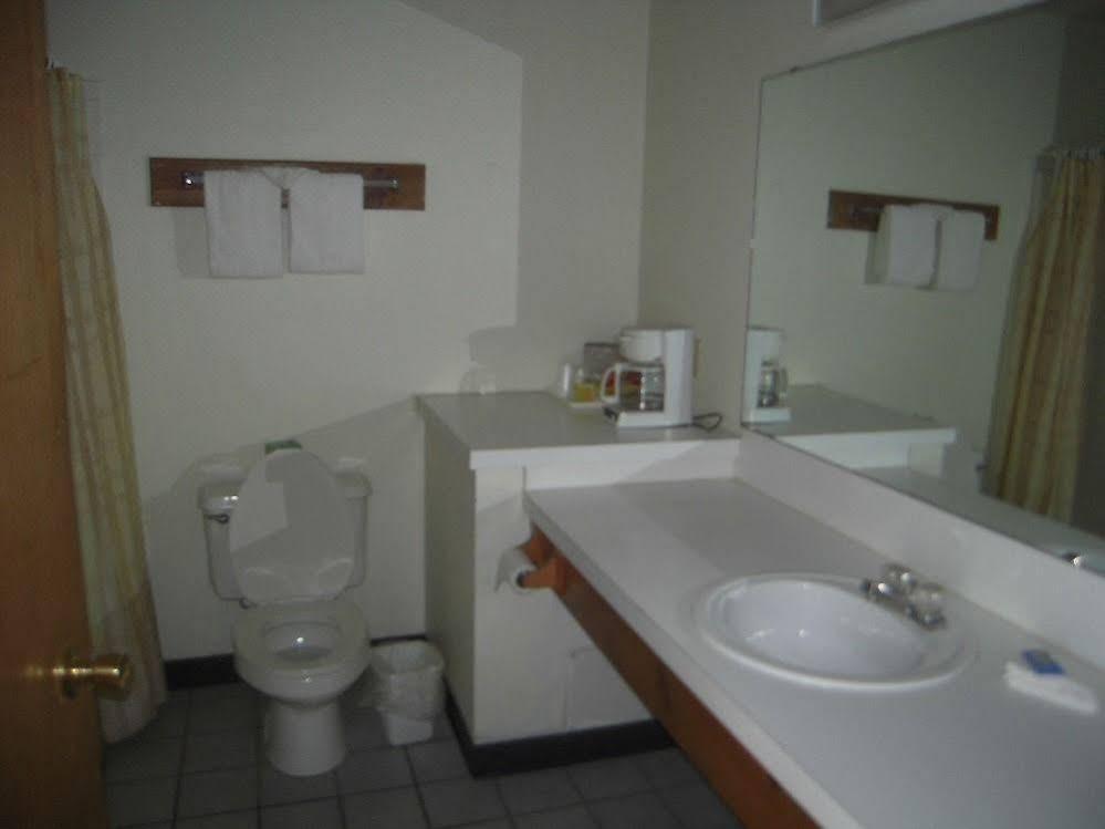 Oak Hill Inn And Suites Tahlequah Bagian luar foto