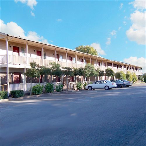 Oak Hill Inn And Suites Tahlequah Bagian luar foto