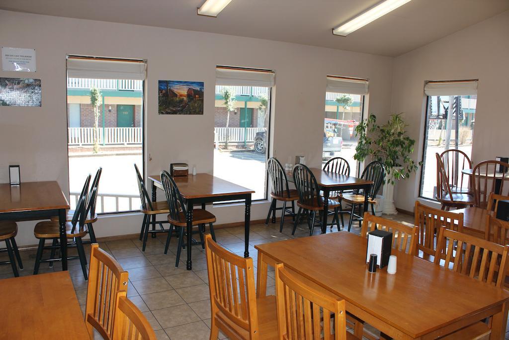 Oak Hill Inn And Suites Tahlequah Bagian luar foto