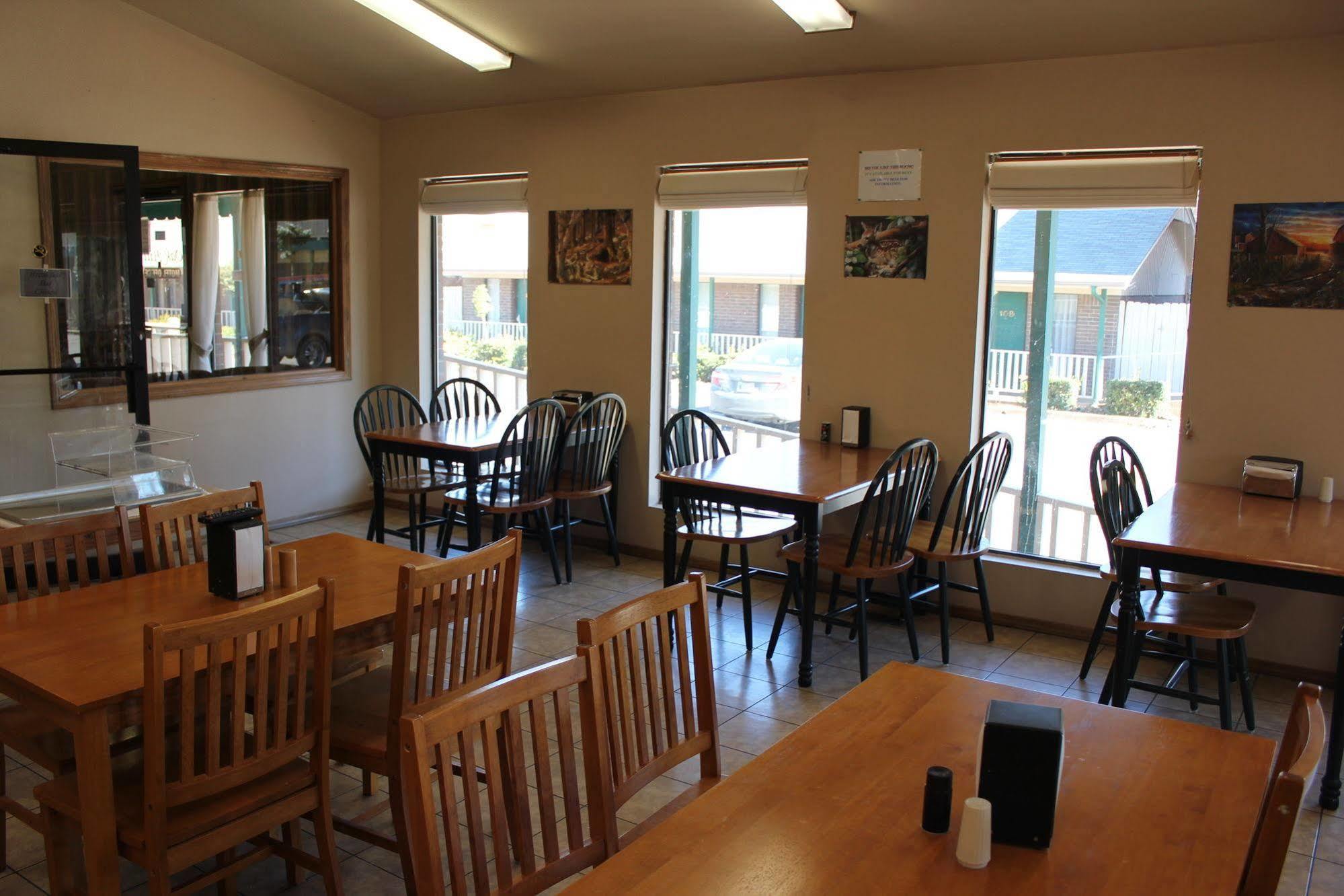 Oak Hill Inn And Suites Tahlequah Bagian luar foto