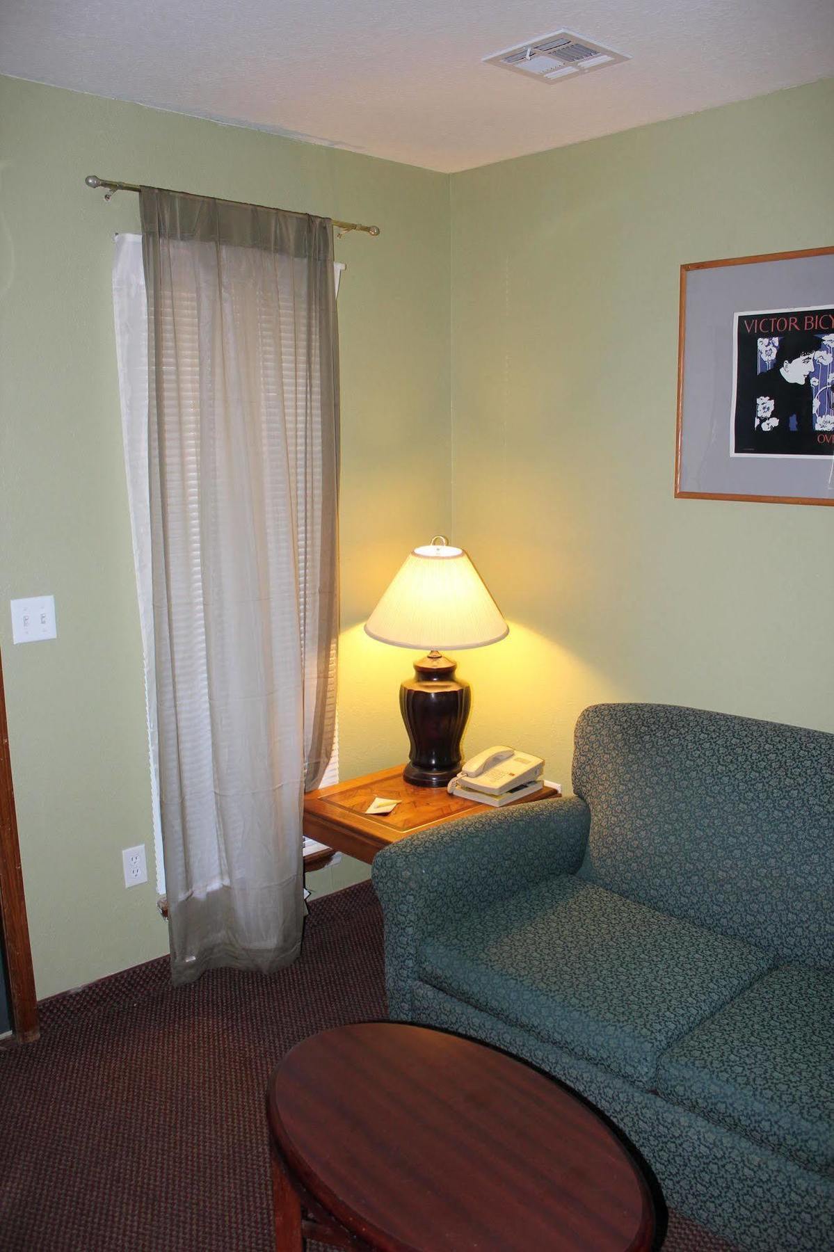 Oak Hill Inn And Suites Tahlequah Bagian luar foto