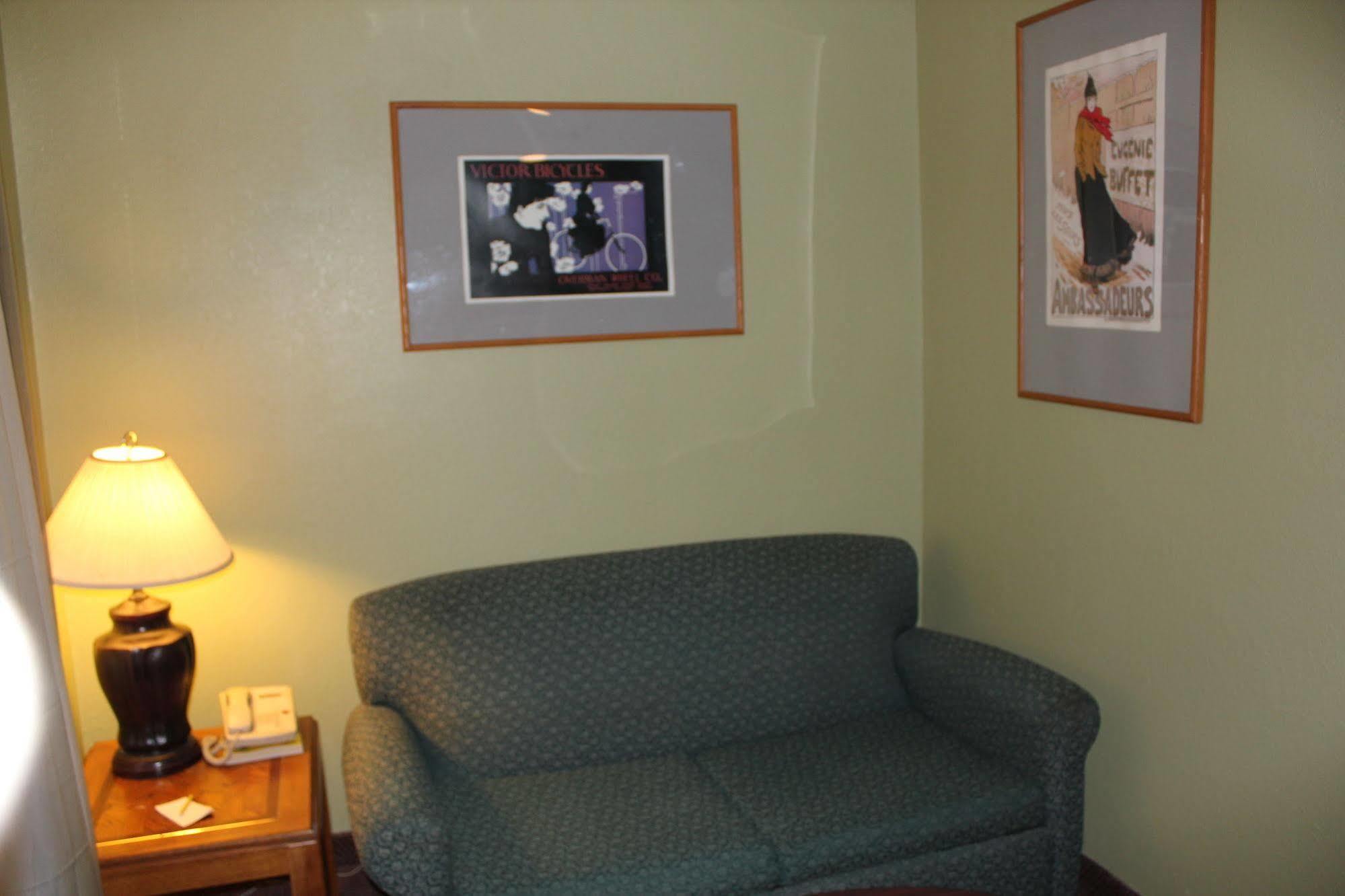 Oak Hill Inn And Suites Tahlequah Bagian luar foto