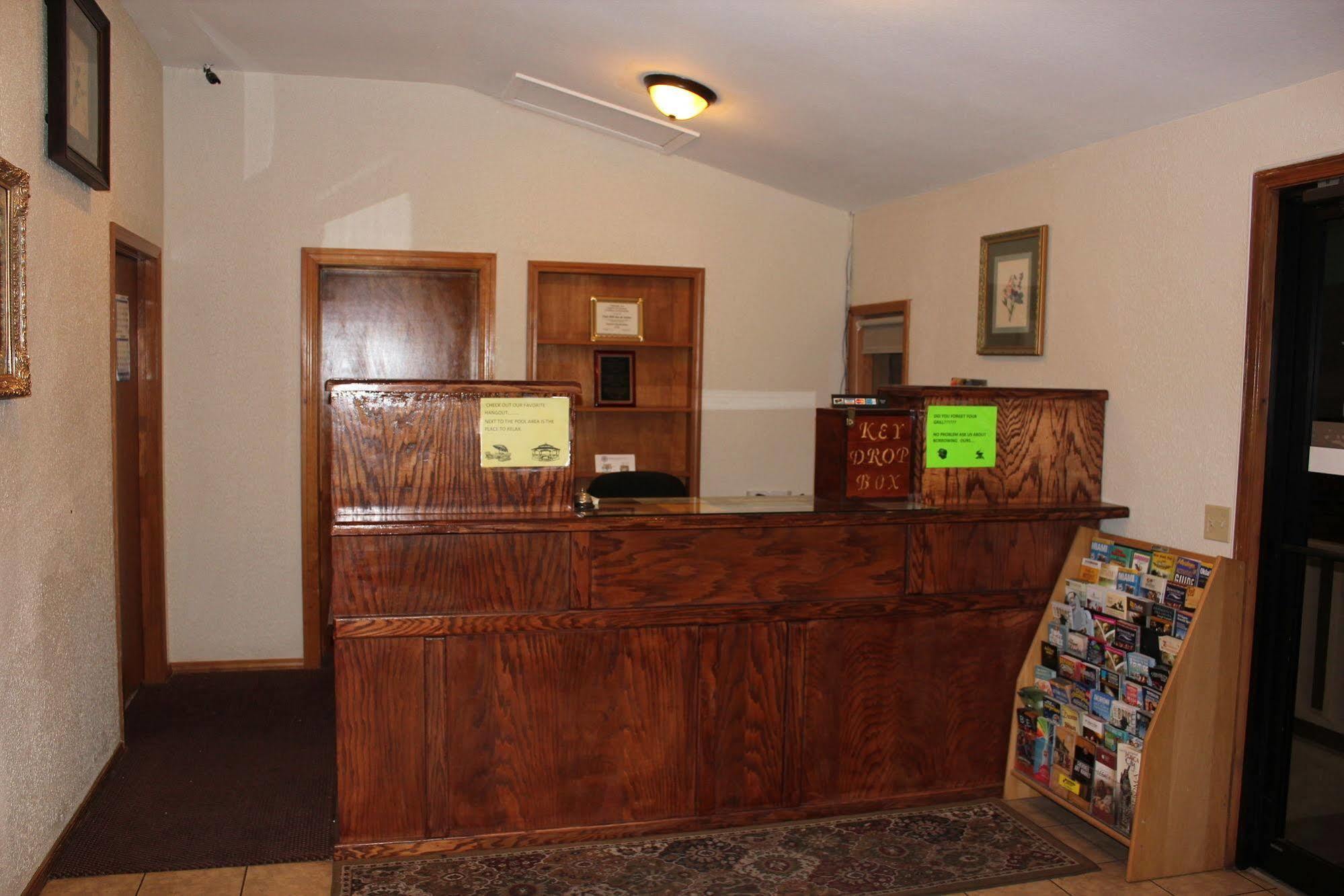Oak Hill Inn And Suites Tahlequah Bagian luar foto