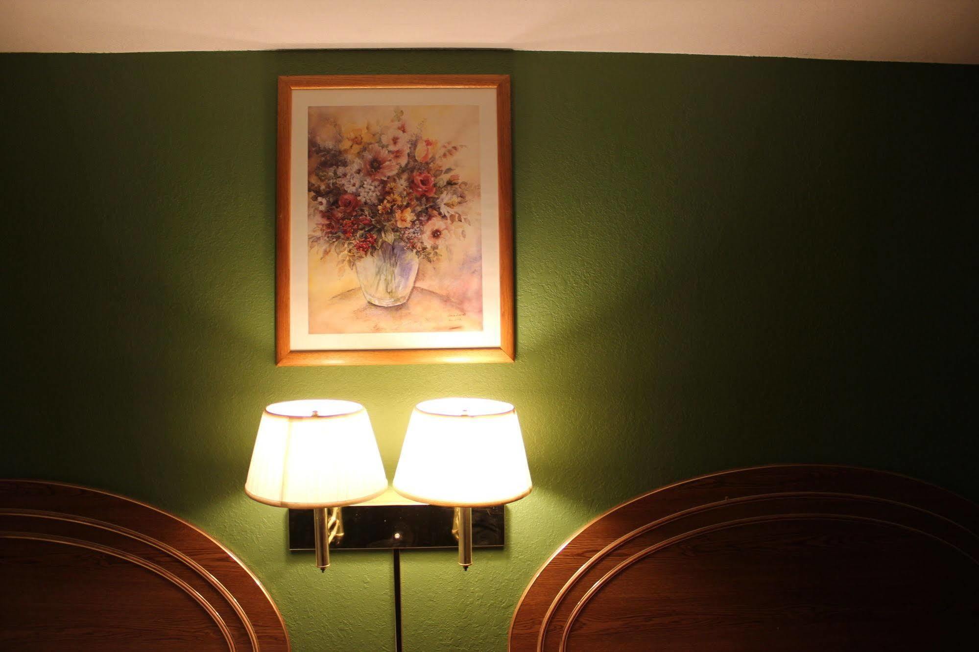 Oak Hill Inn And Suites Tahlequah Bagian luar foto