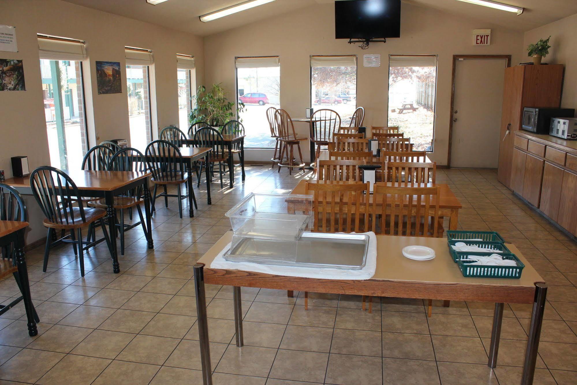 Oak Hill Inn And Suites Tahlequah Bagian luar foto