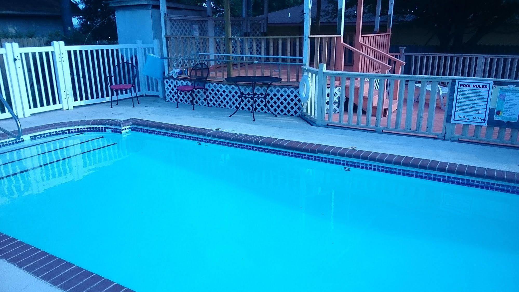 Oak Hill Inn And Suites Tahlequah Bagian luar foto