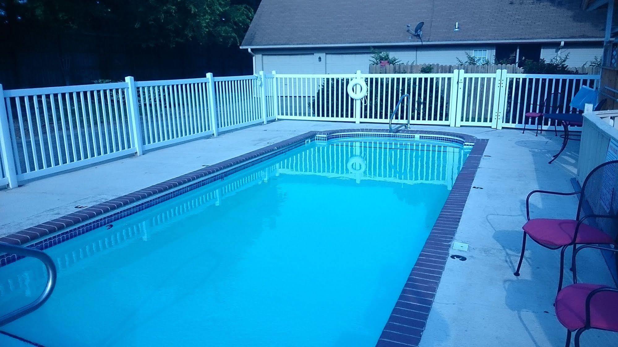 Oak Hill Inn And Suites Tahlequah Bagian luar foto