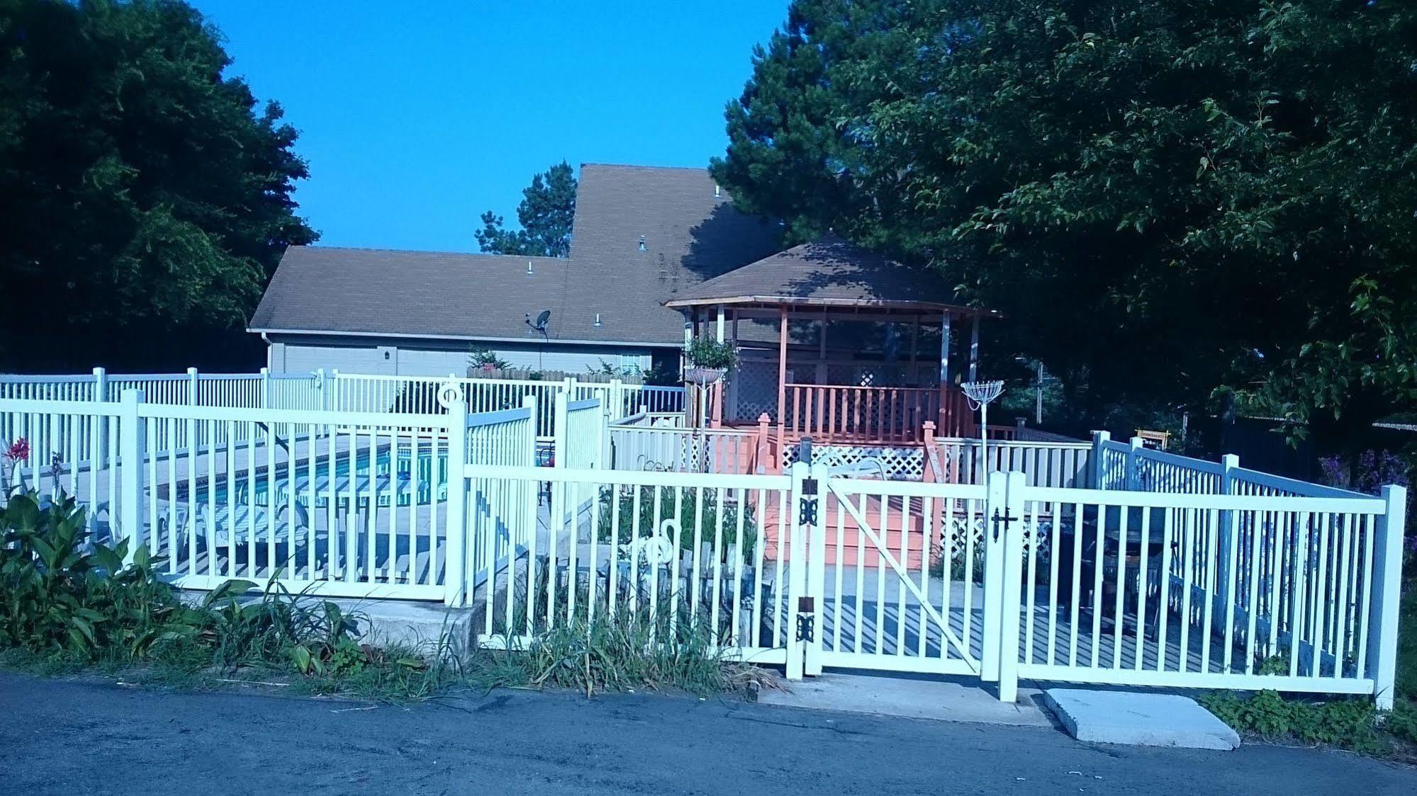 Oak Hill Inn And Suites Tahlequah Bagian luar foto